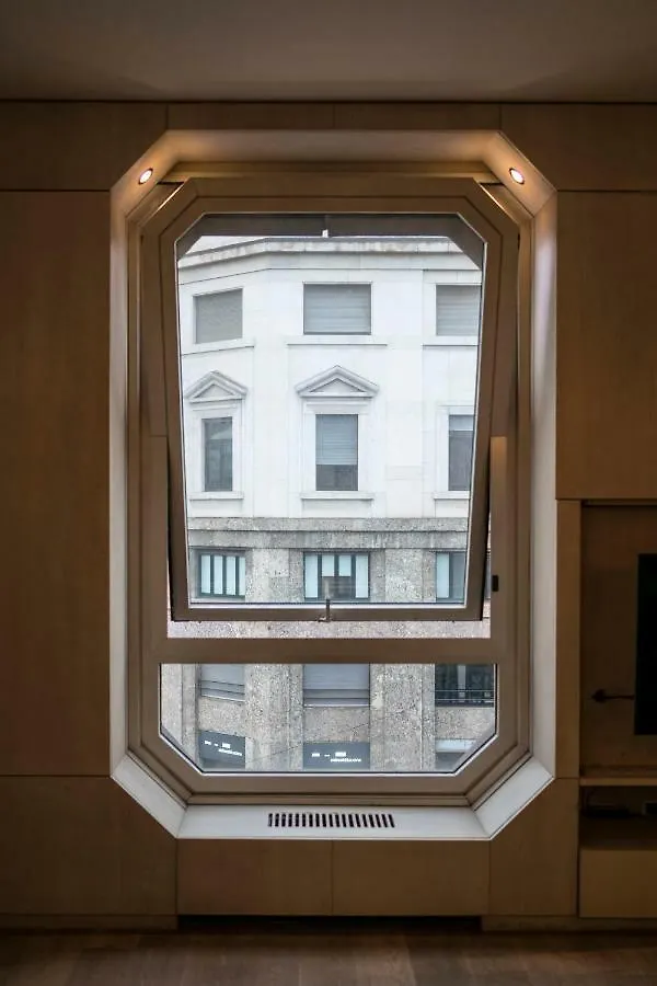 Santo Stefano Luxury Apartment Milan