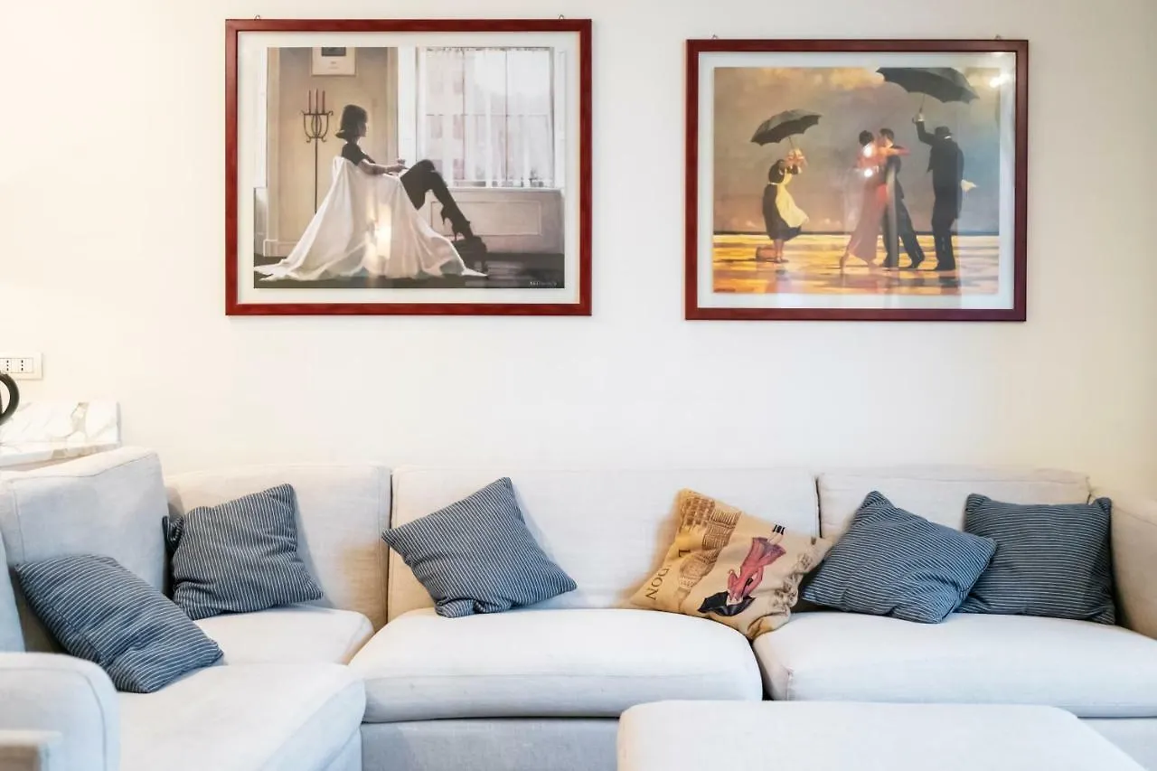 Santo Stefano Luxury Apartment Milan