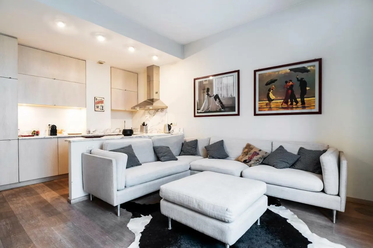 Santo Stefano Luxury Apartment Milan