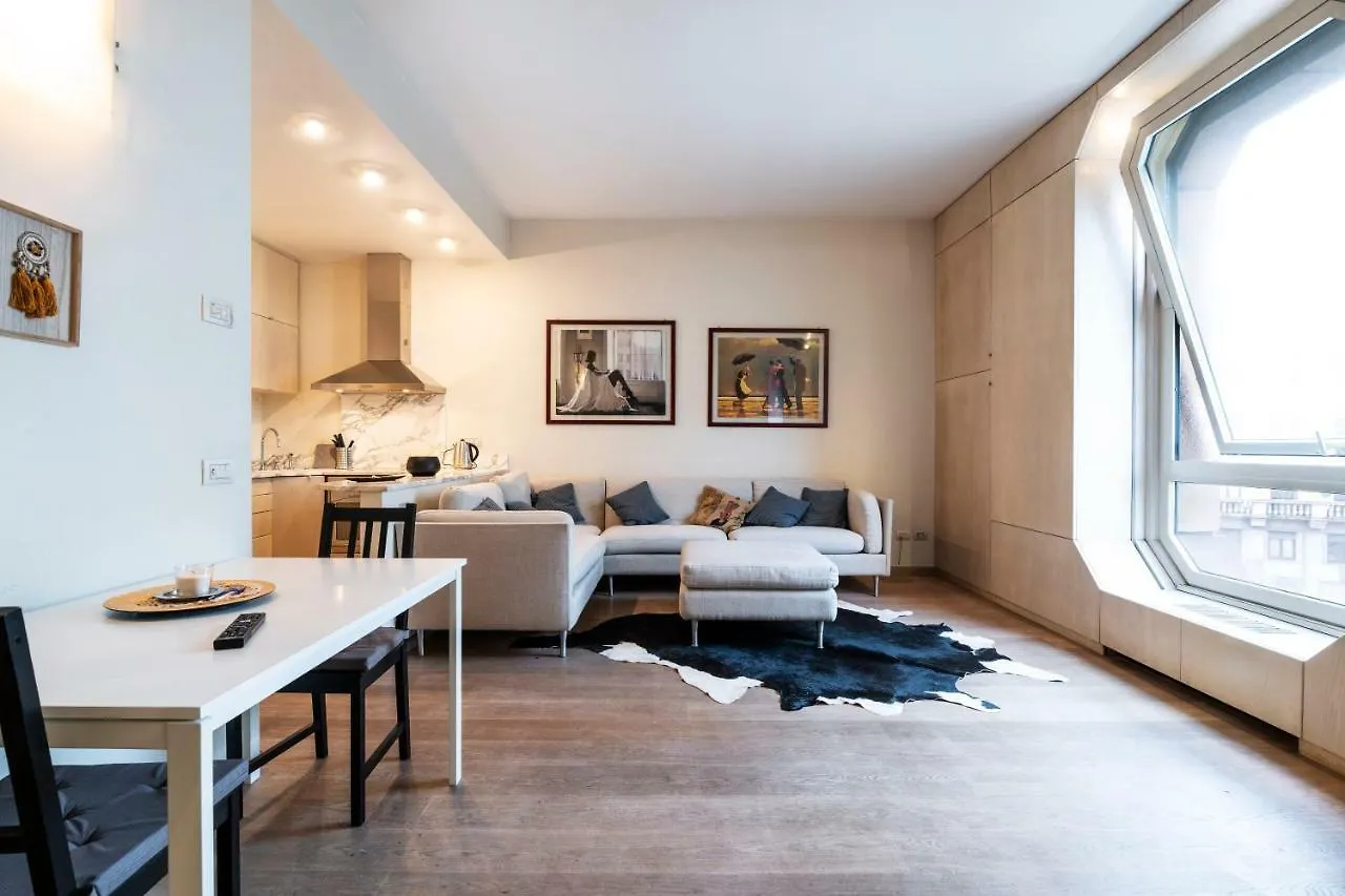 Santo Stefano Luxury Apartment Milan