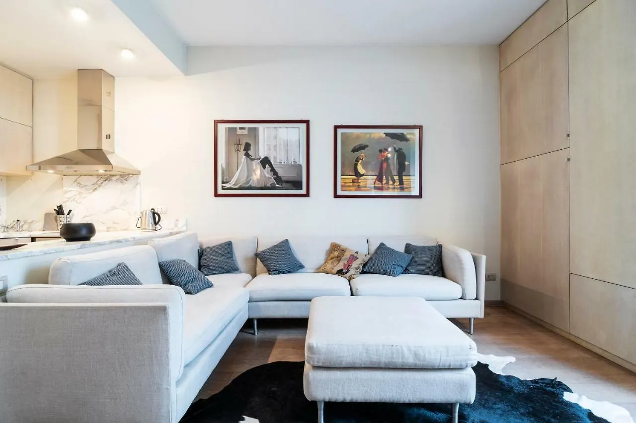 Santo Stefano Luxury Apartment Milan