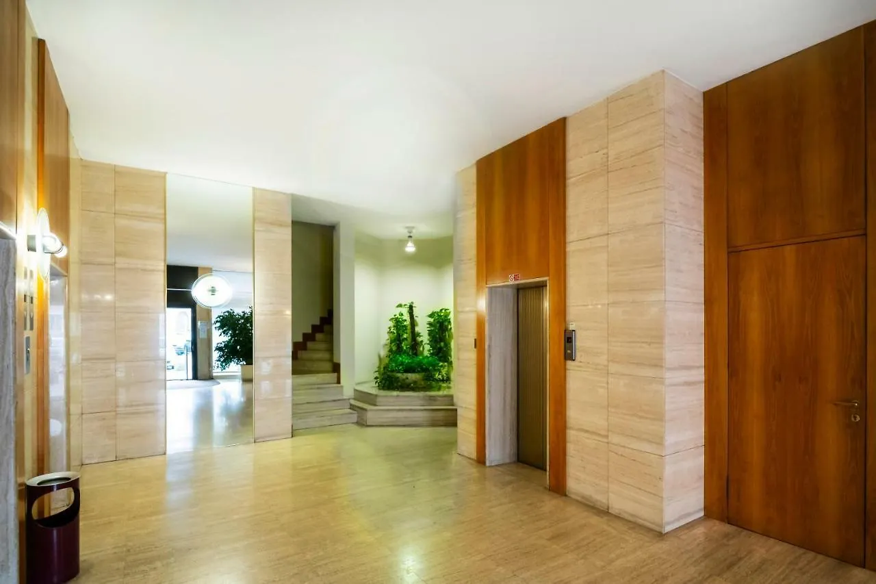 Santo Stefano Luxury Apartment Milan