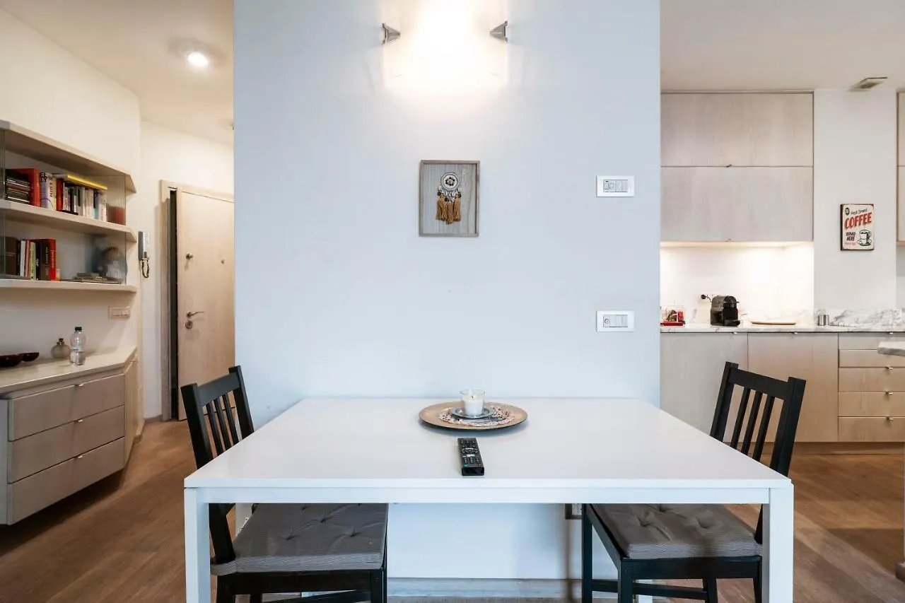 Santo Stefano Luxury Apartment Milan