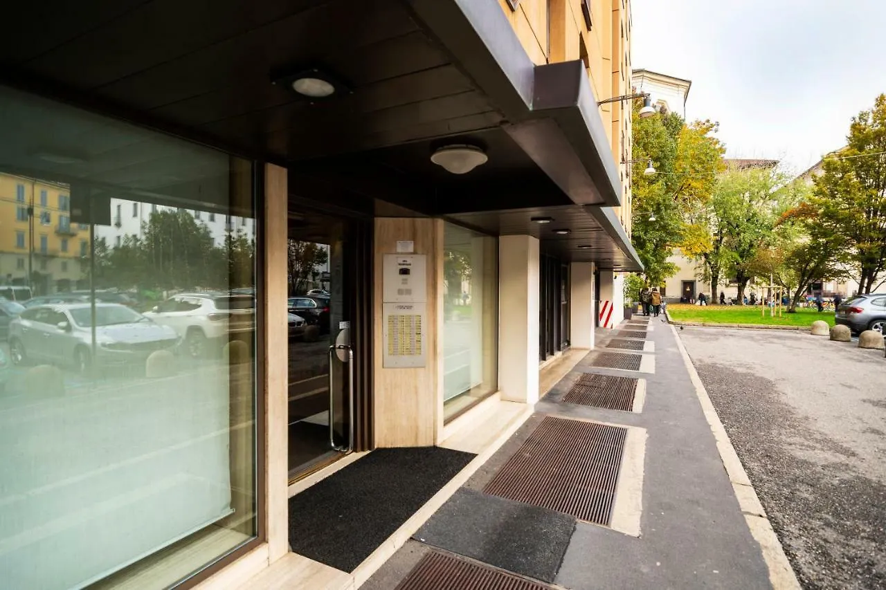 Santo Stefano Luxury Apartment Milan