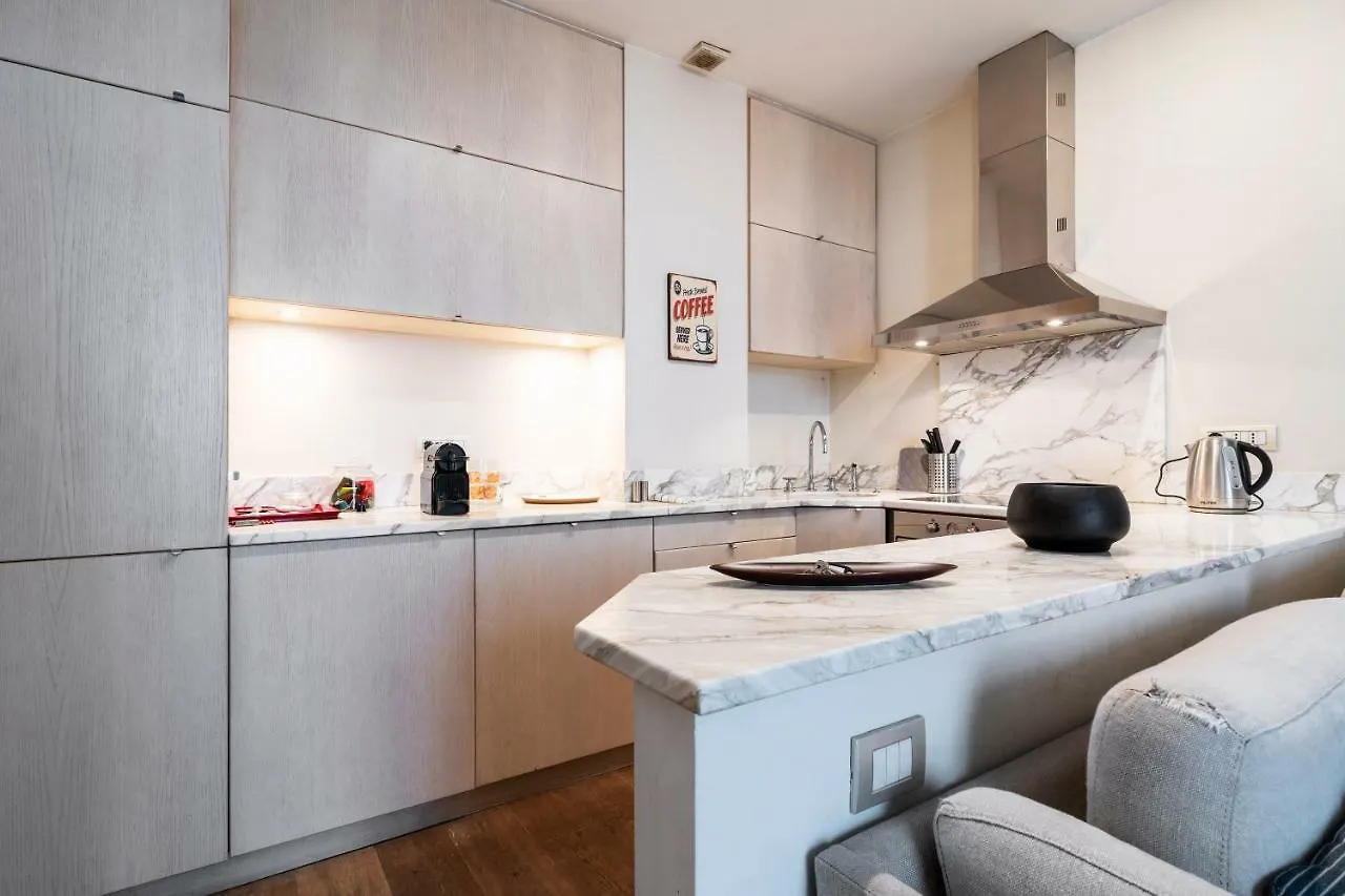 Santo Stefano Luxury Apartment Milan